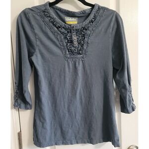 Cabela's blue periwinkle t-shirt‎ with crocheted accents size small